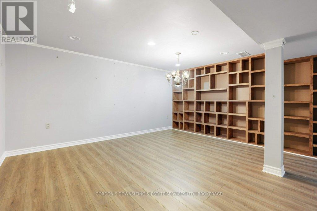 30 Chickasaw Crescent