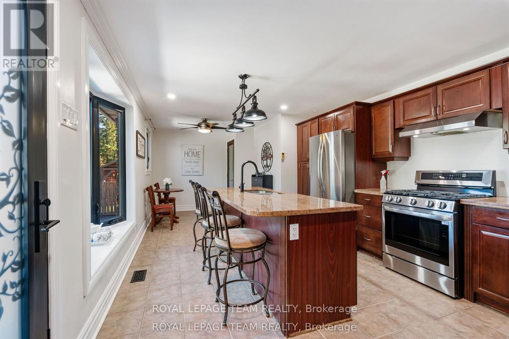 565 Dufferin Street W