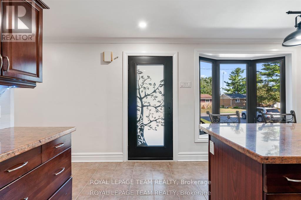 565 Dufferin Street W