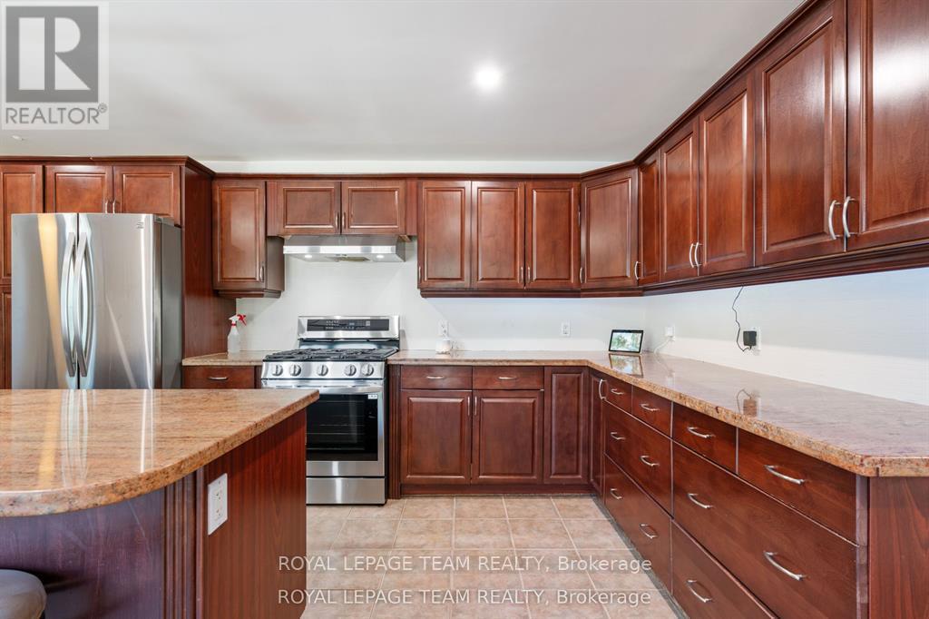 565 Dufferin Street W