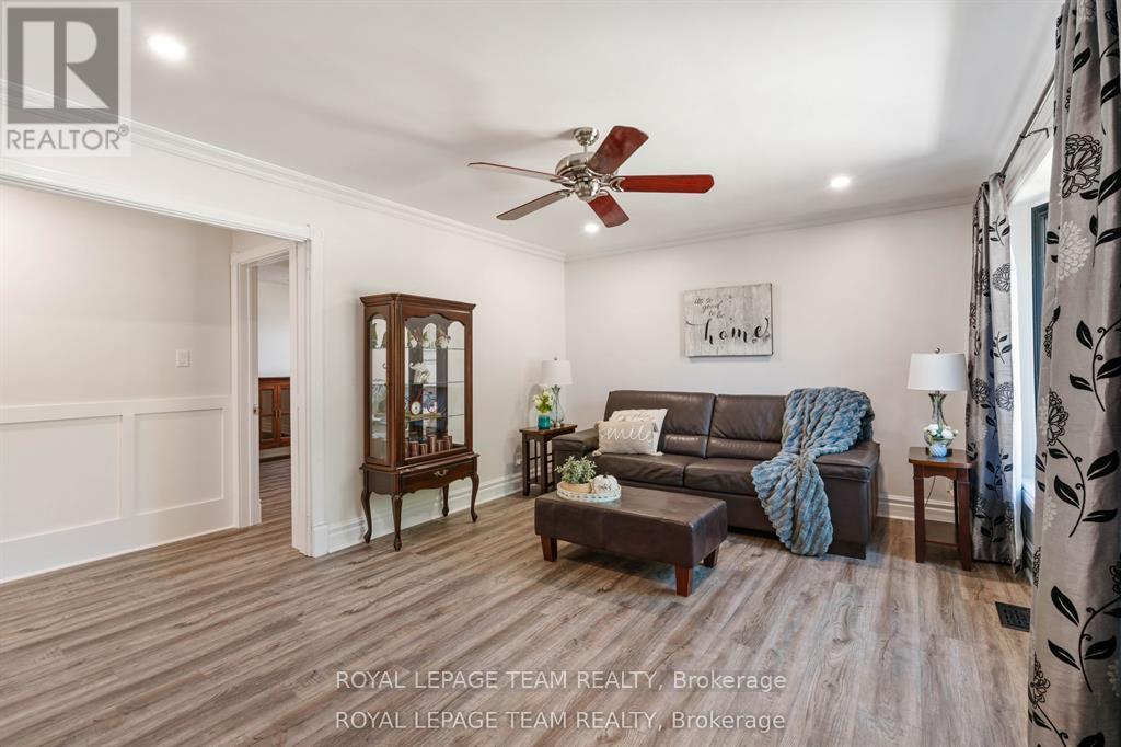 565 Dufferin Street W