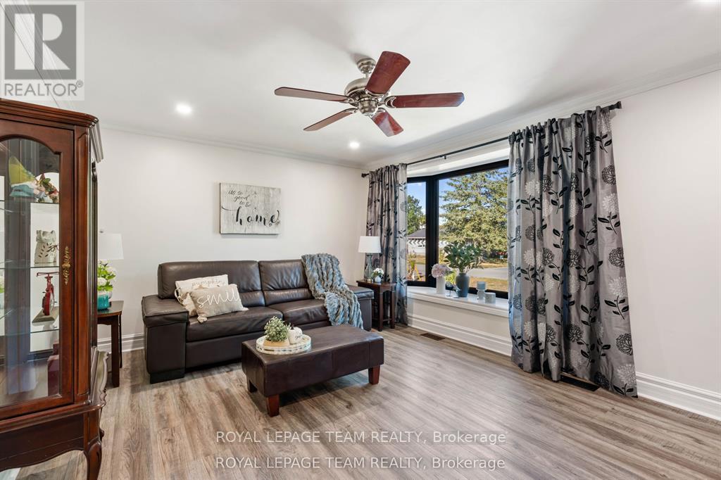 565 Dufferin Street W