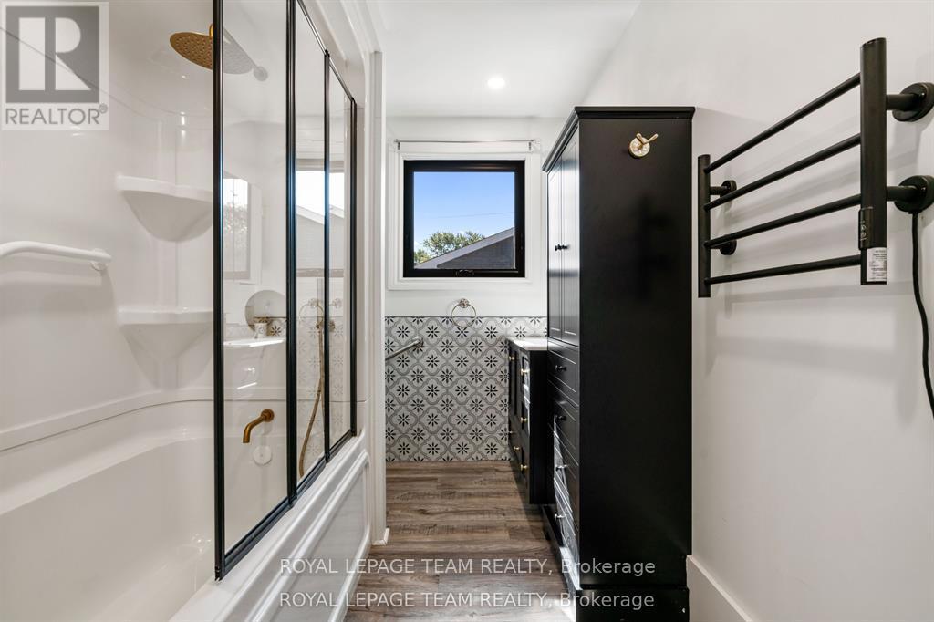 565 Dufferin Street W