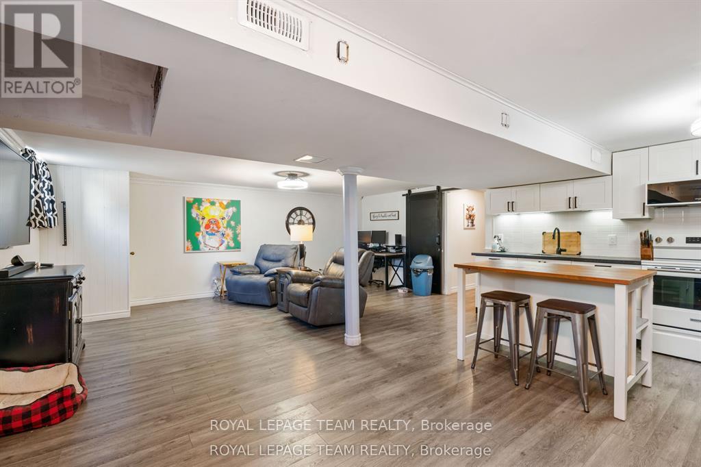 565 Dufferin Street W