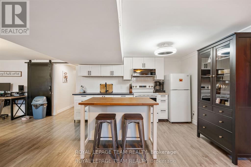 565 Dufferin Street W