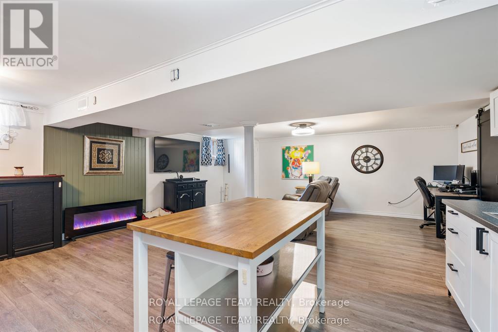 565 Dufferin Street W