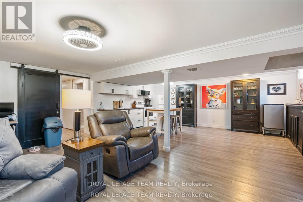 565 Dufferin Street W