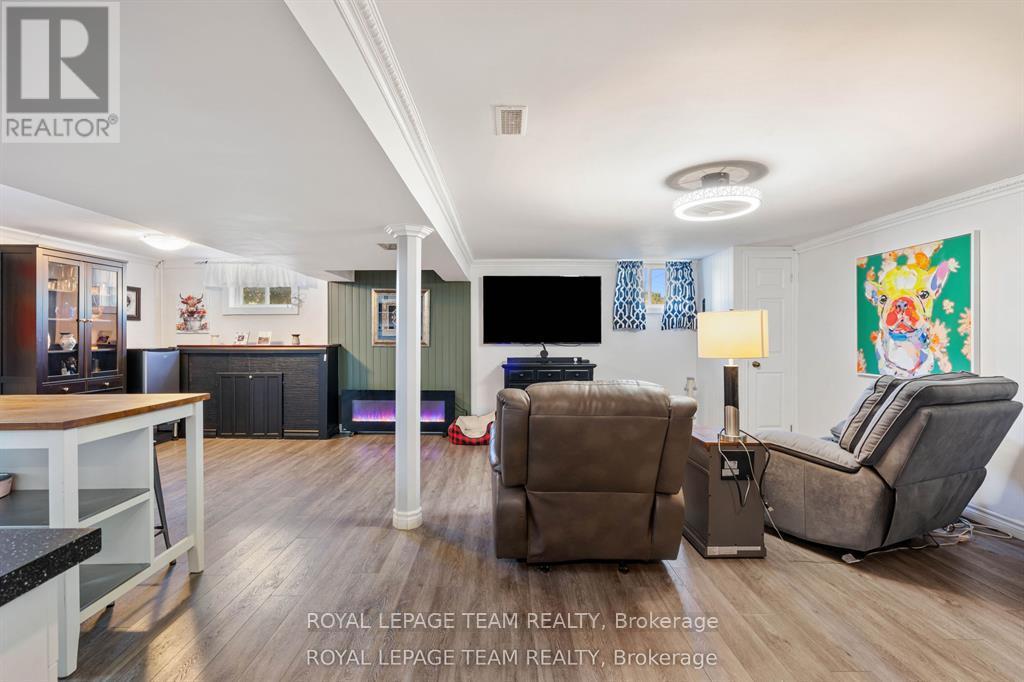 565 Dufferin Street W