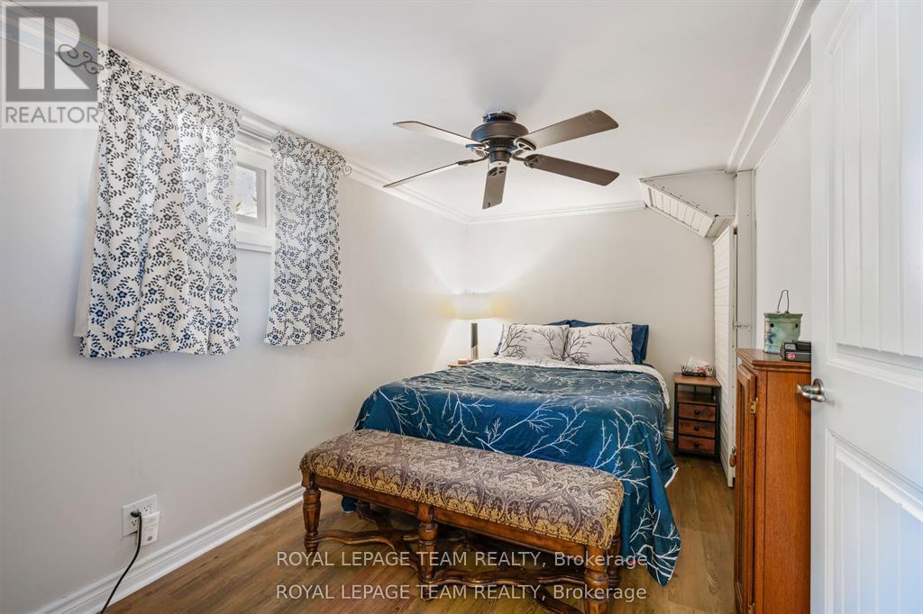 565 Dufferin Street W