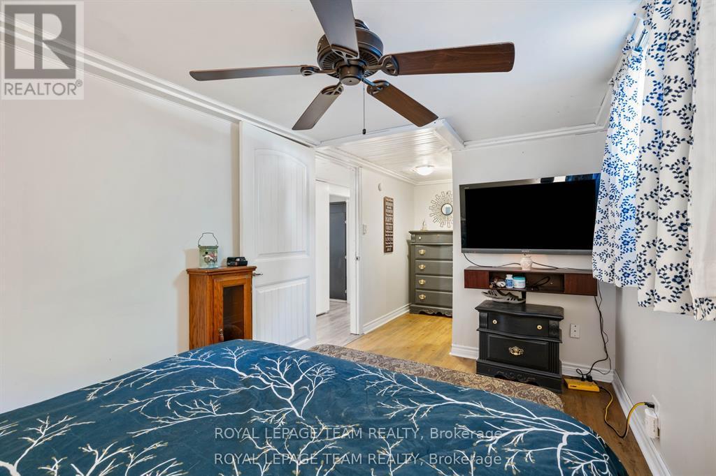 565 Dufferin Street W