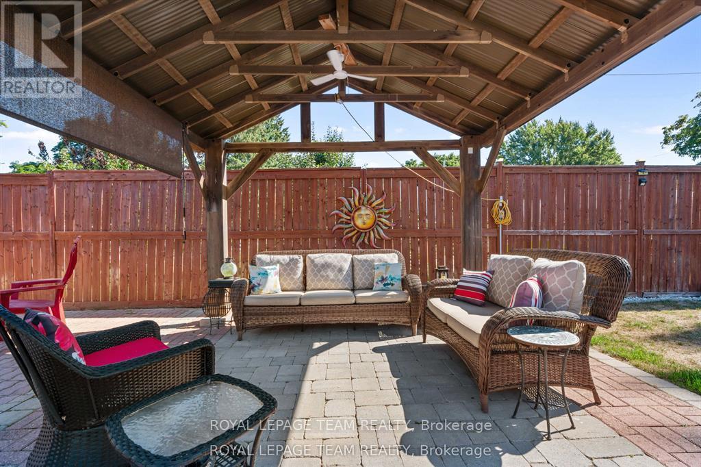 565 Dufferin Street W