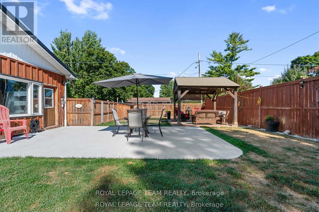 565 Dufferin Street W