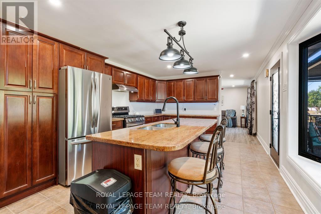 565 Dufferin Street W