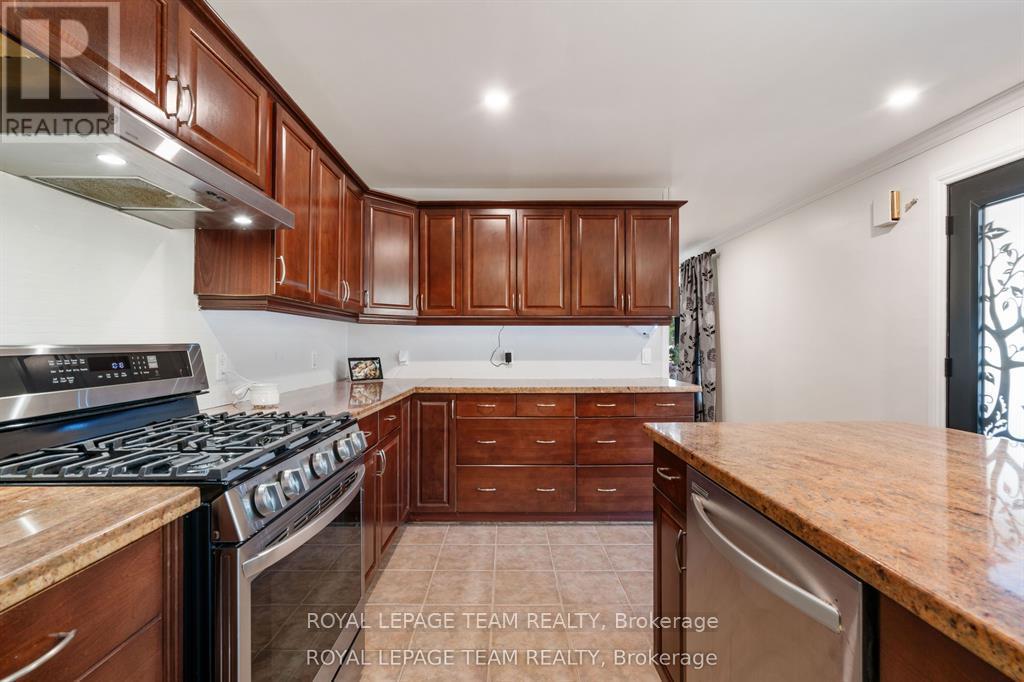 565 Dufferin Street W