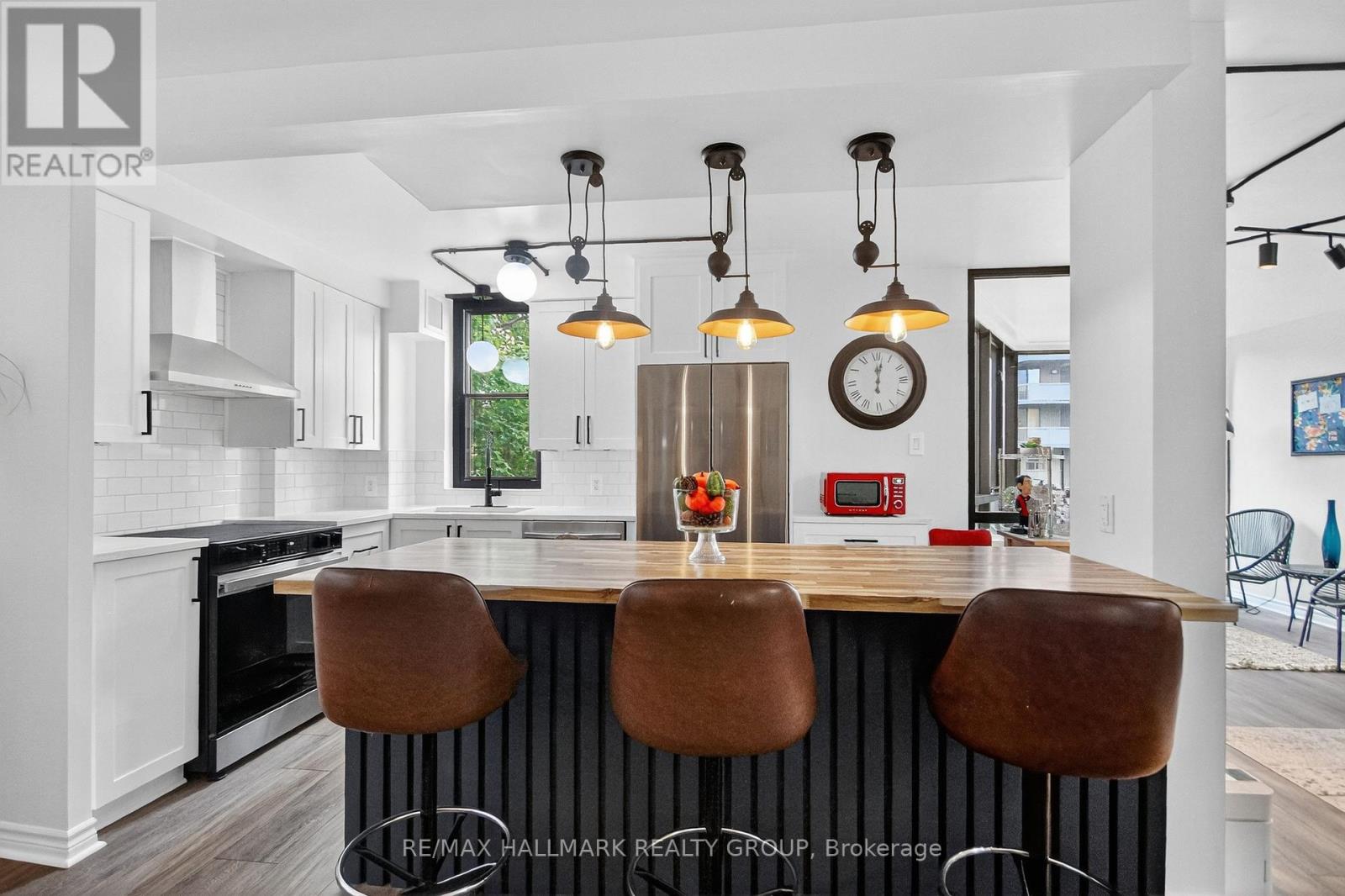 510 - 2871 Richmond Road