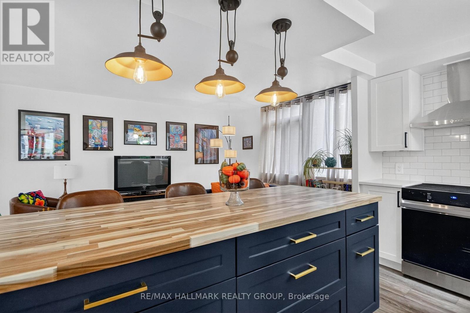 510 - 2871 Richmond Road