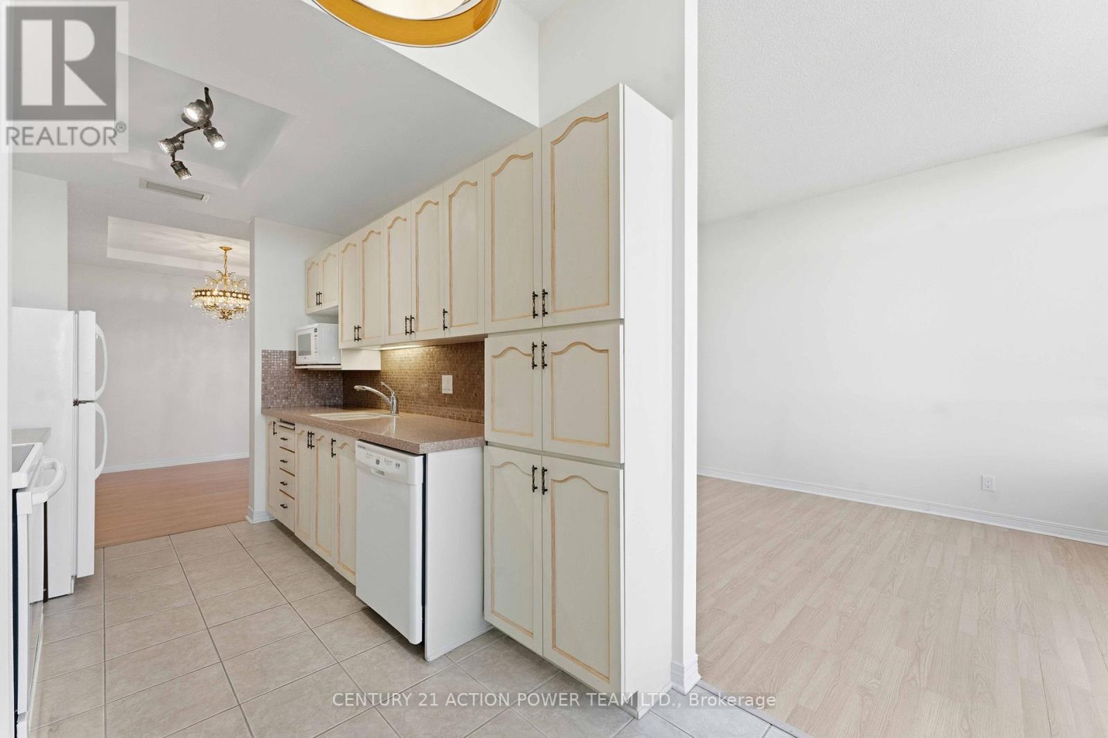 1216 - 100 Grant Carmen Drive