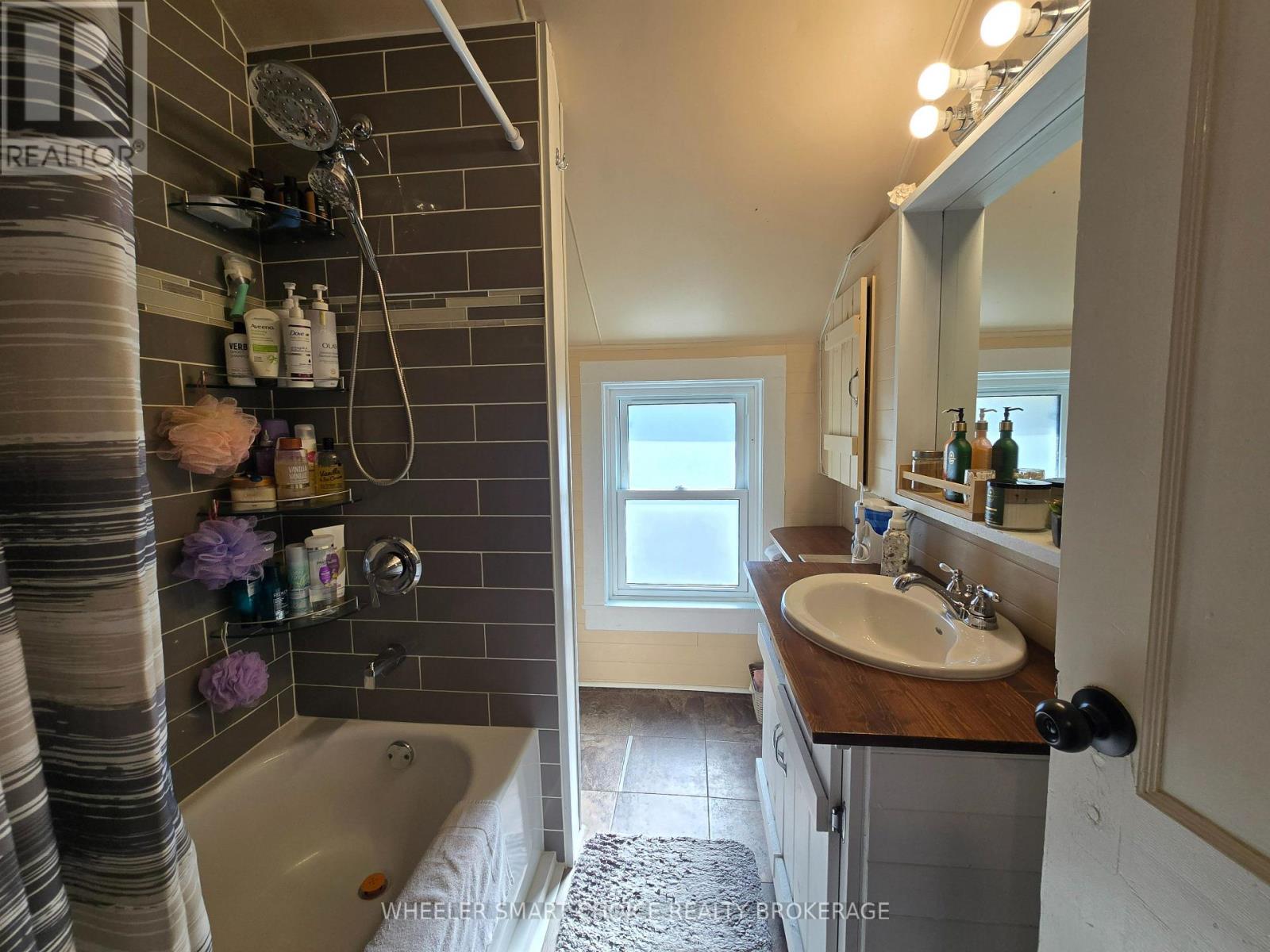 40 St Laurent Avenue