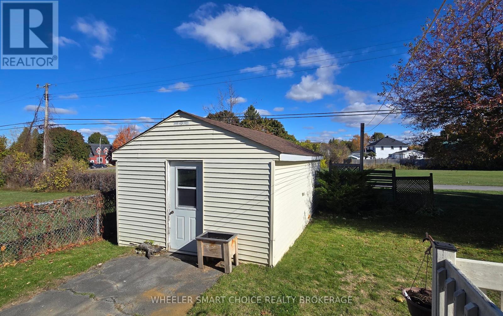 40 St Laurent Avenue