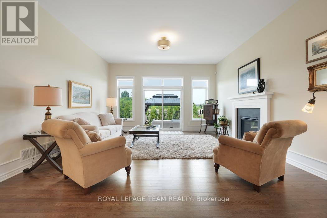 316 Serenade Crescent W