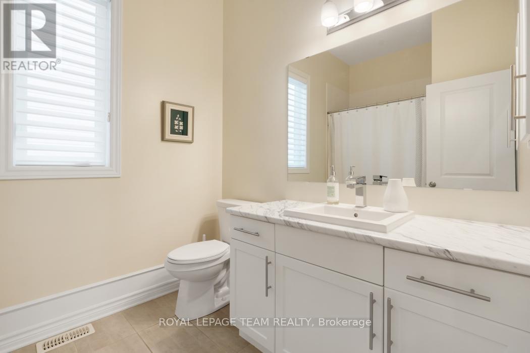 316 Serenade Crescent W