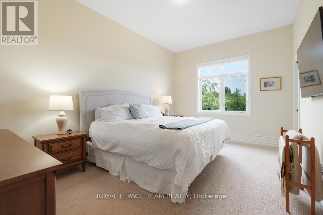 316 Serenade Crescent W