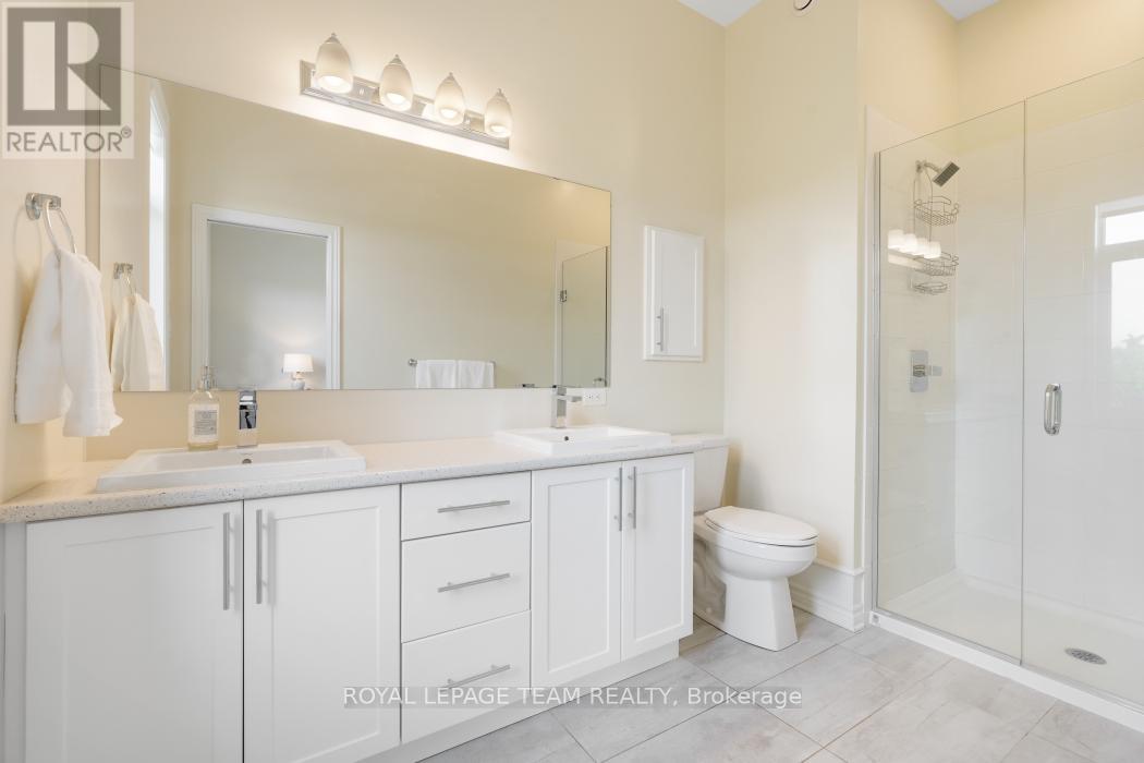 316 Serenade Crescent W