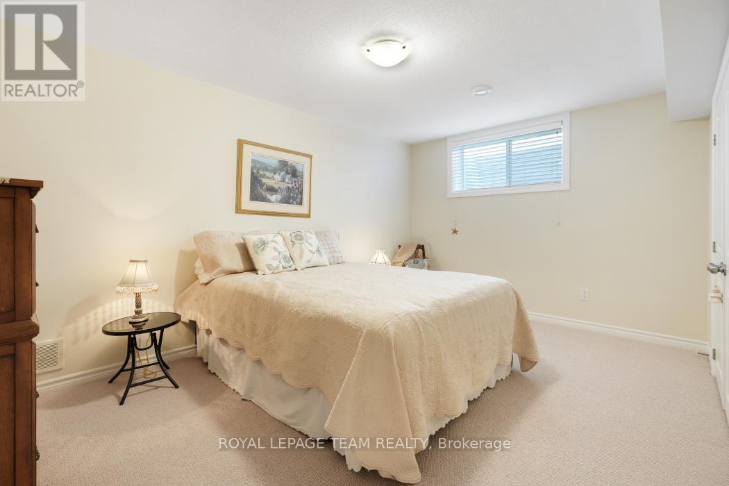 316 Serenade Crescent W