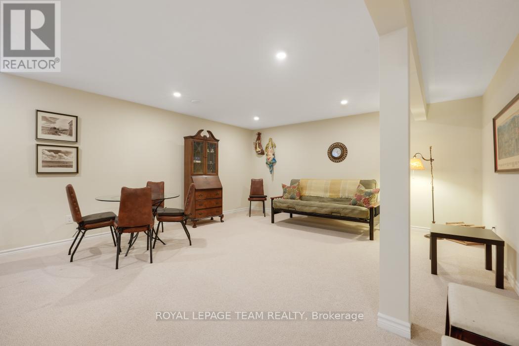 316 Serenade Crescent W