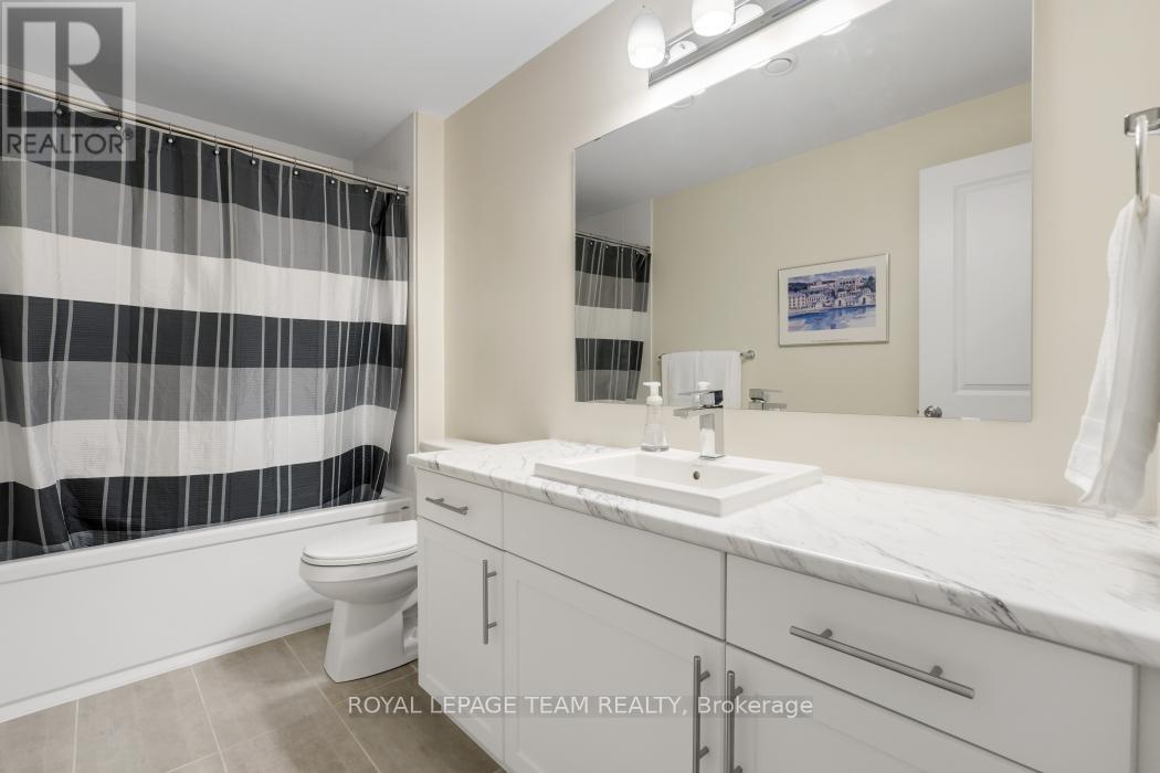 316 Serenade Crescent W