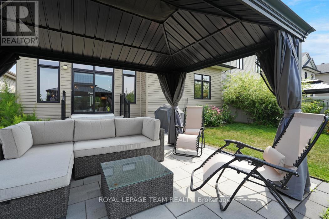 316 Serenade Crescent W