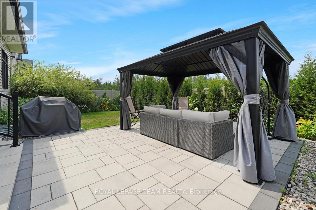 316 Serenade Crescent W