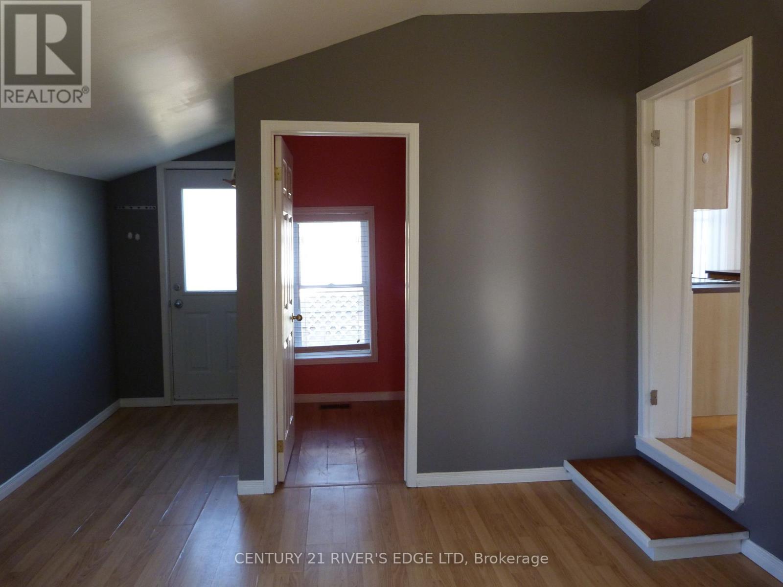 468 Gladstone Street N