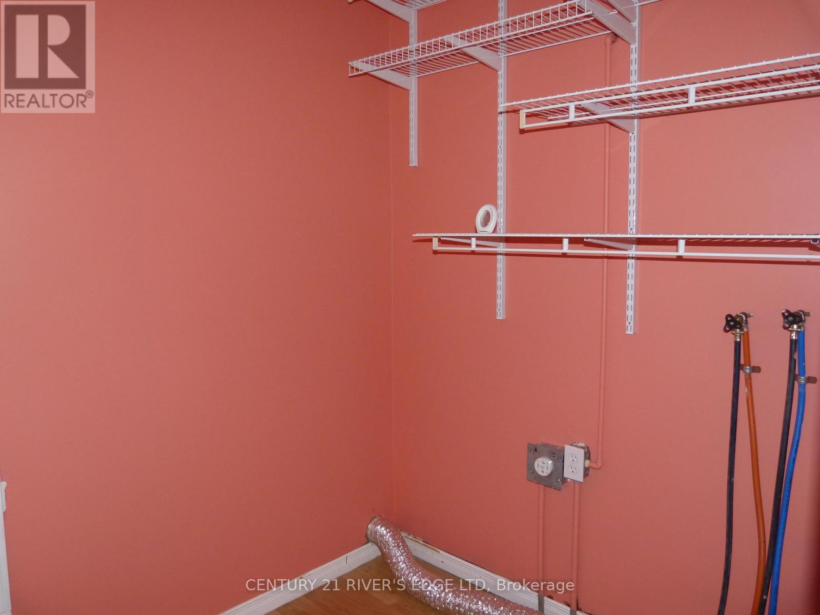 468 Gladstone Street N