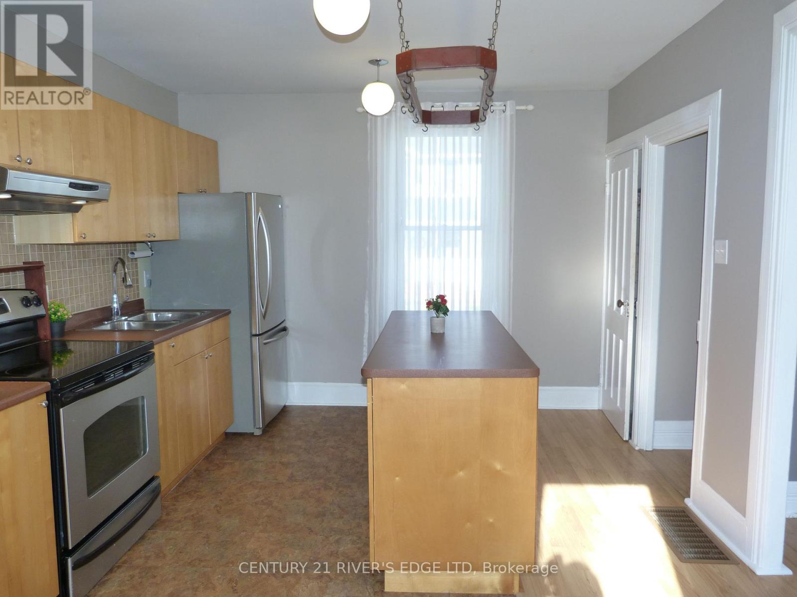 468 Gladstone Street N