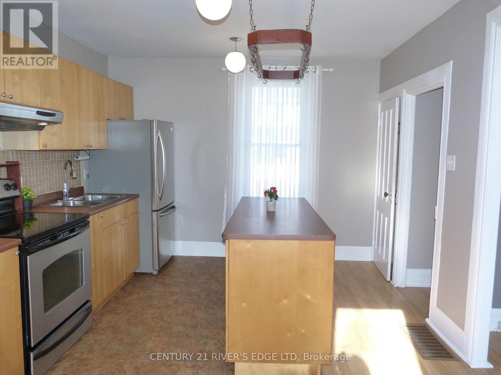 468 Gladstone Street N