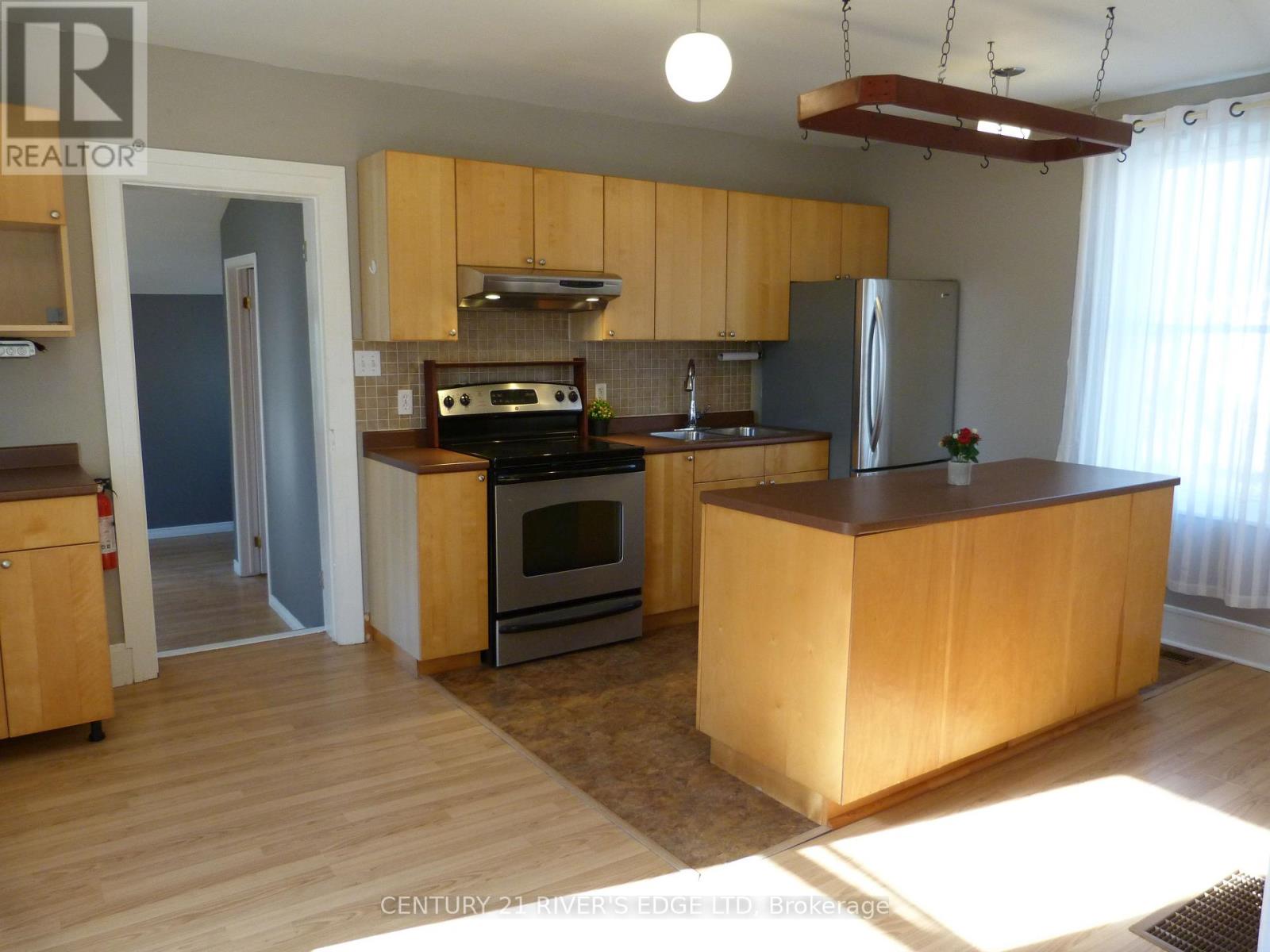 468 Gladstone Street N