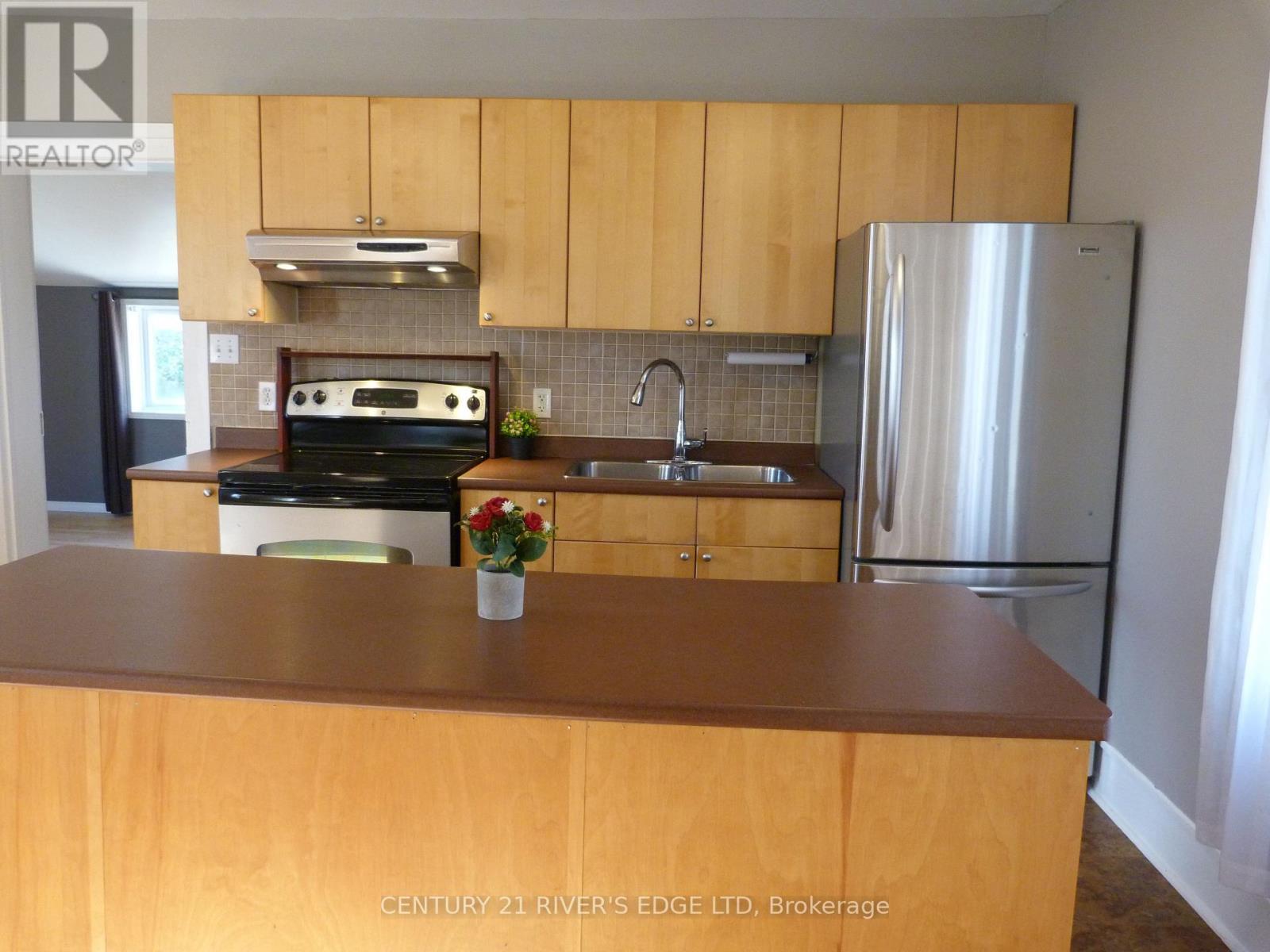 468 Gladstone Street N