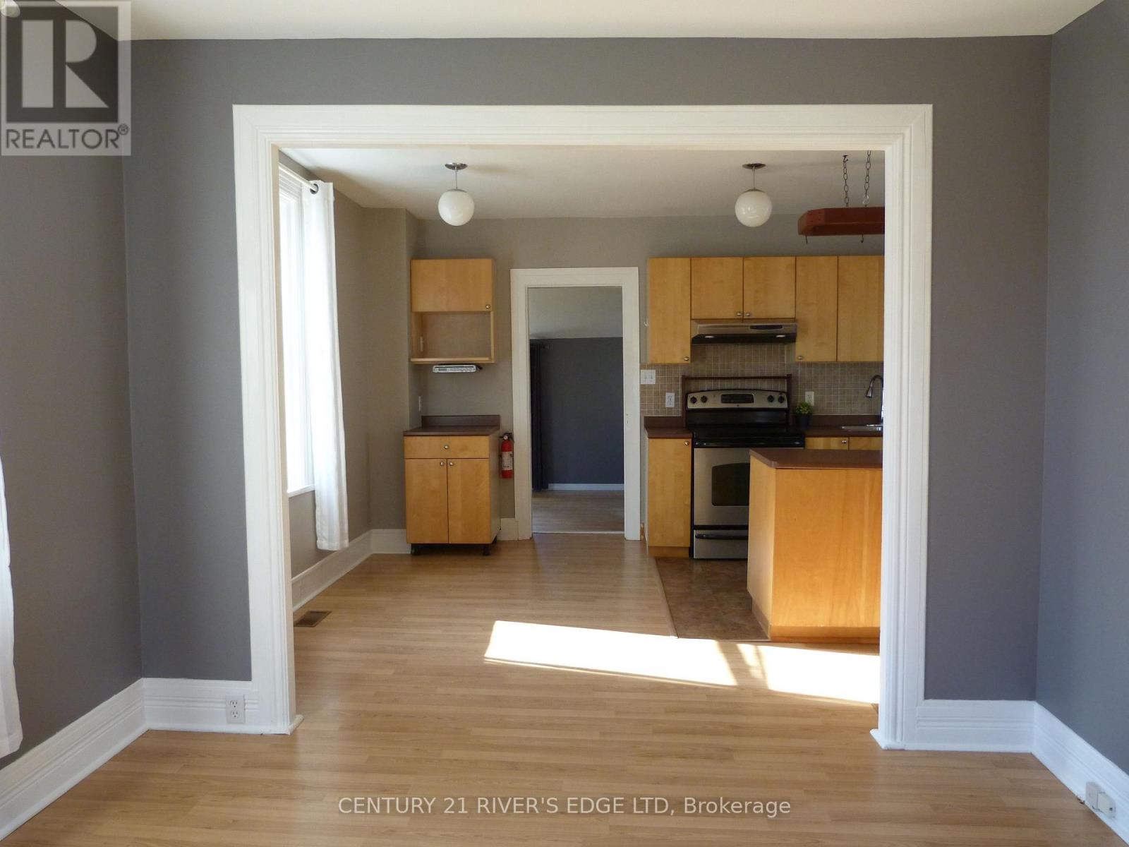 468 Gladstone Street N