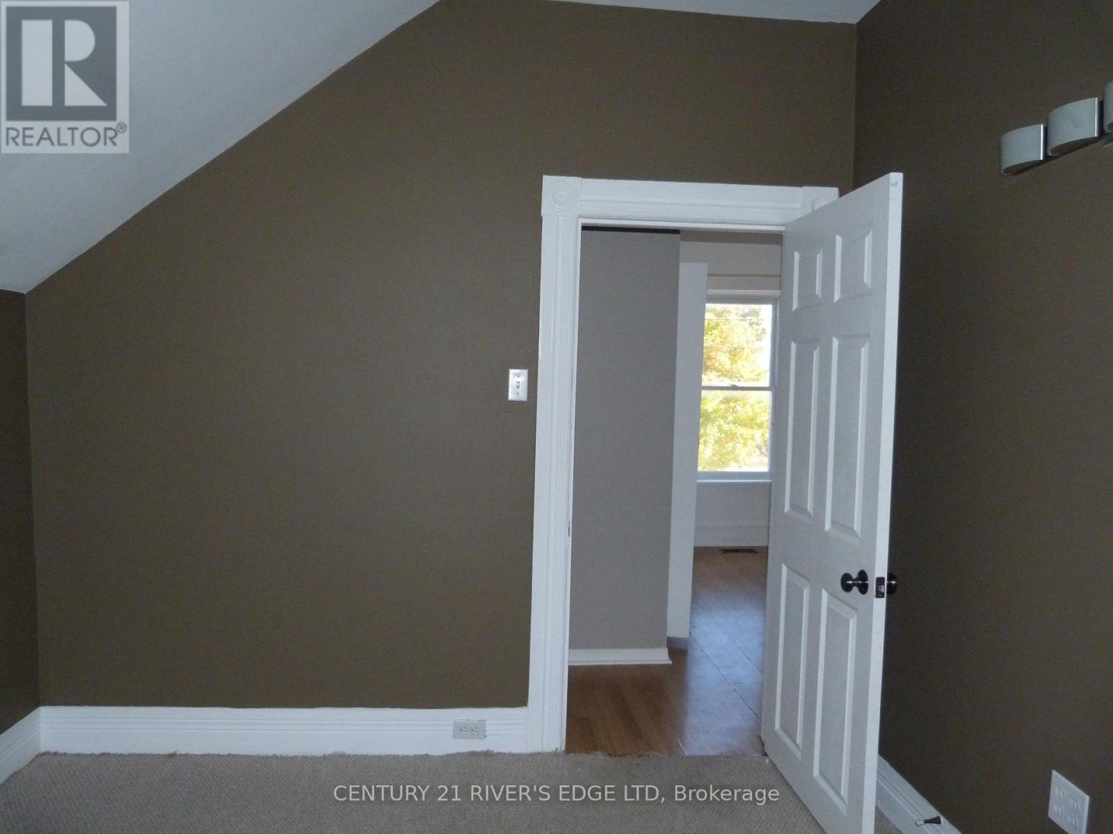 468 Gladstone Street N