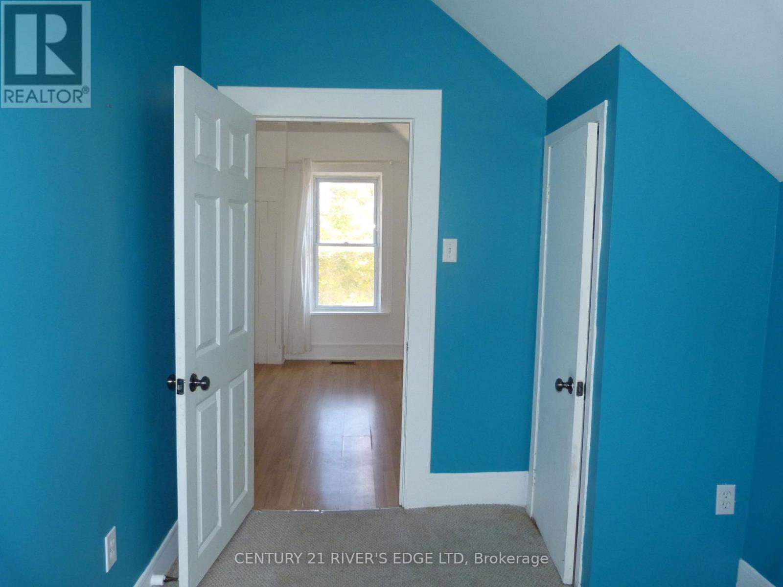 468 Gladstone Street N