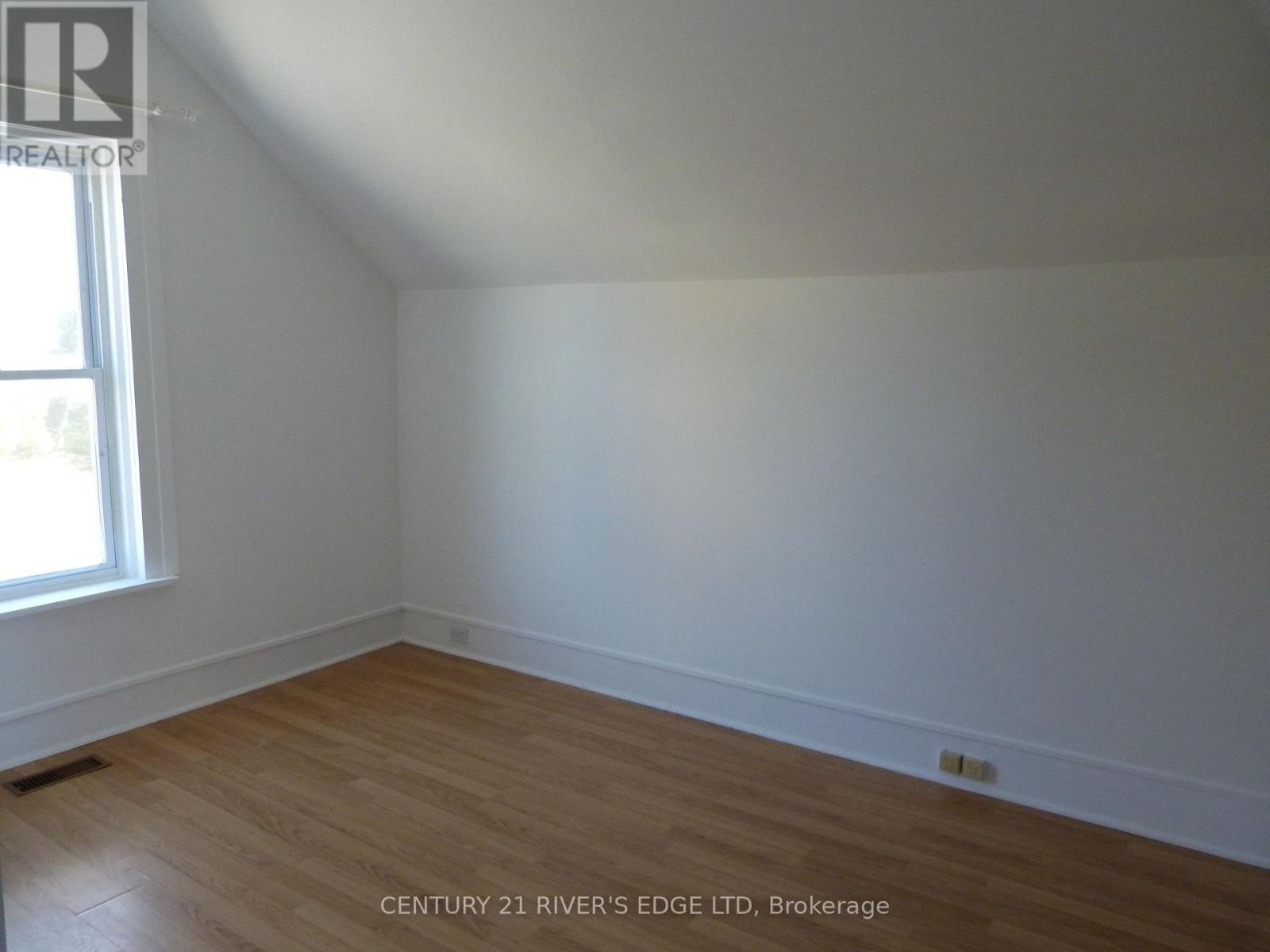 468 Gladstone Street N