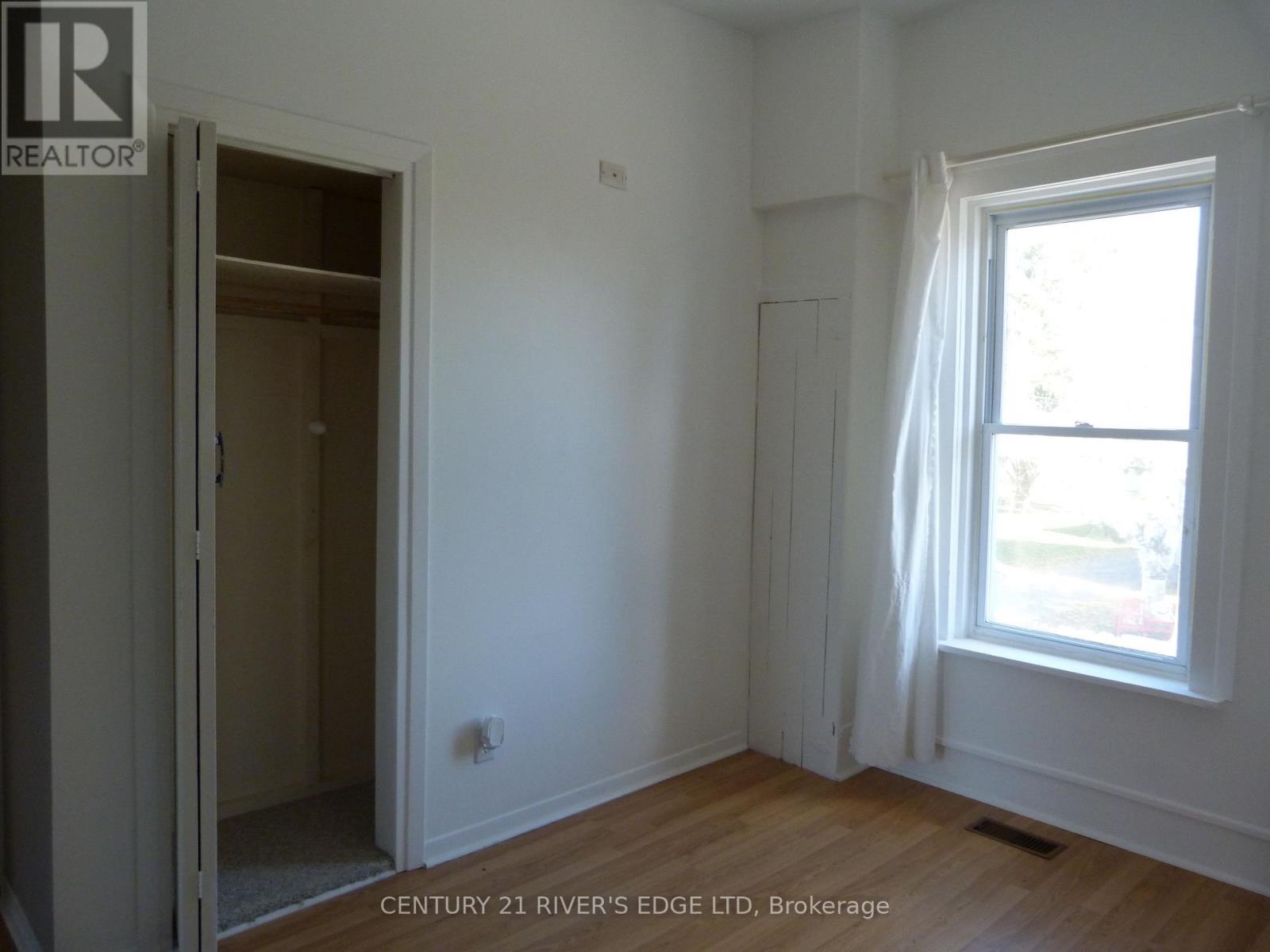 468 Gladstone Street N