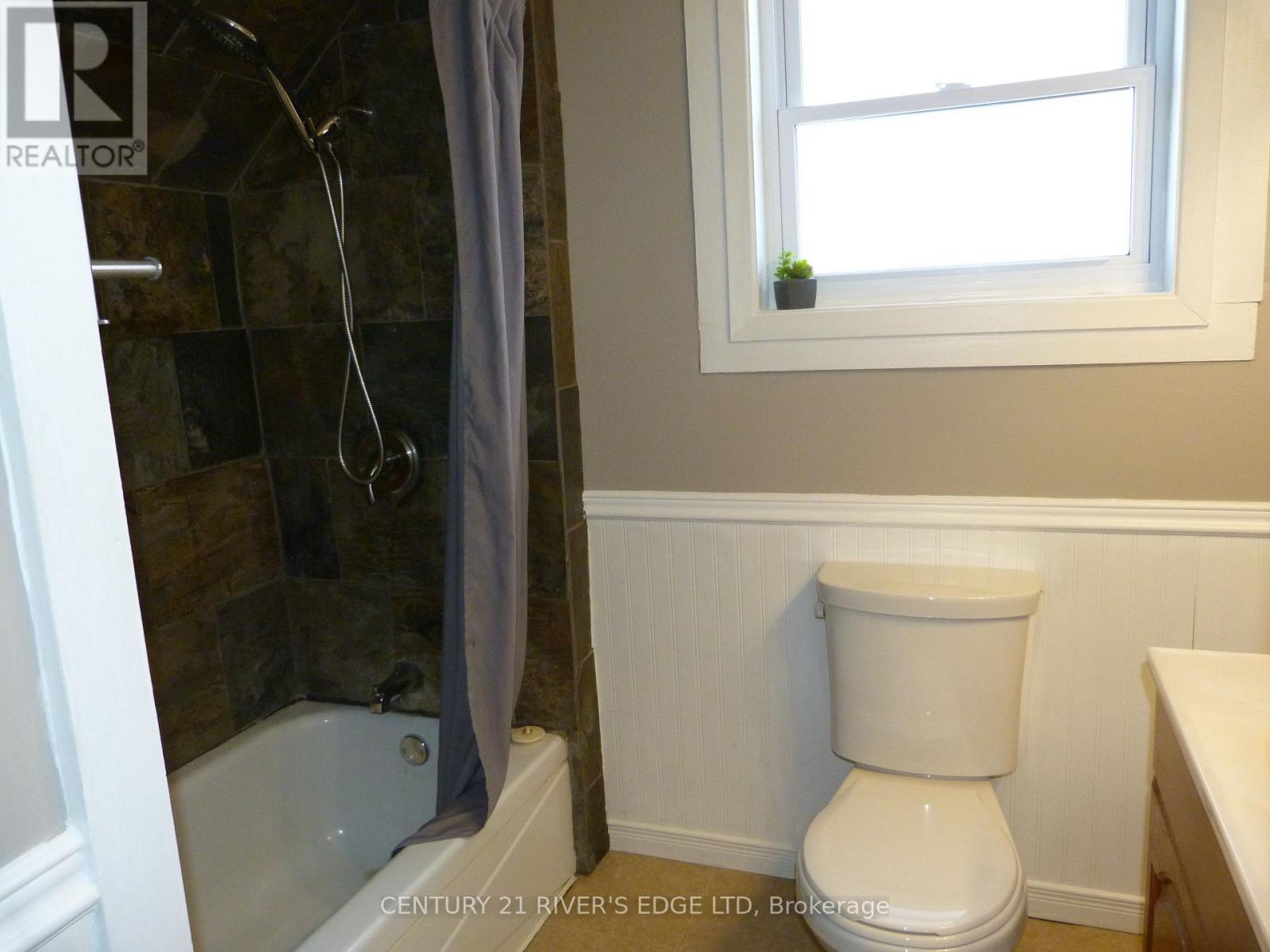 468 Gladstone Street N