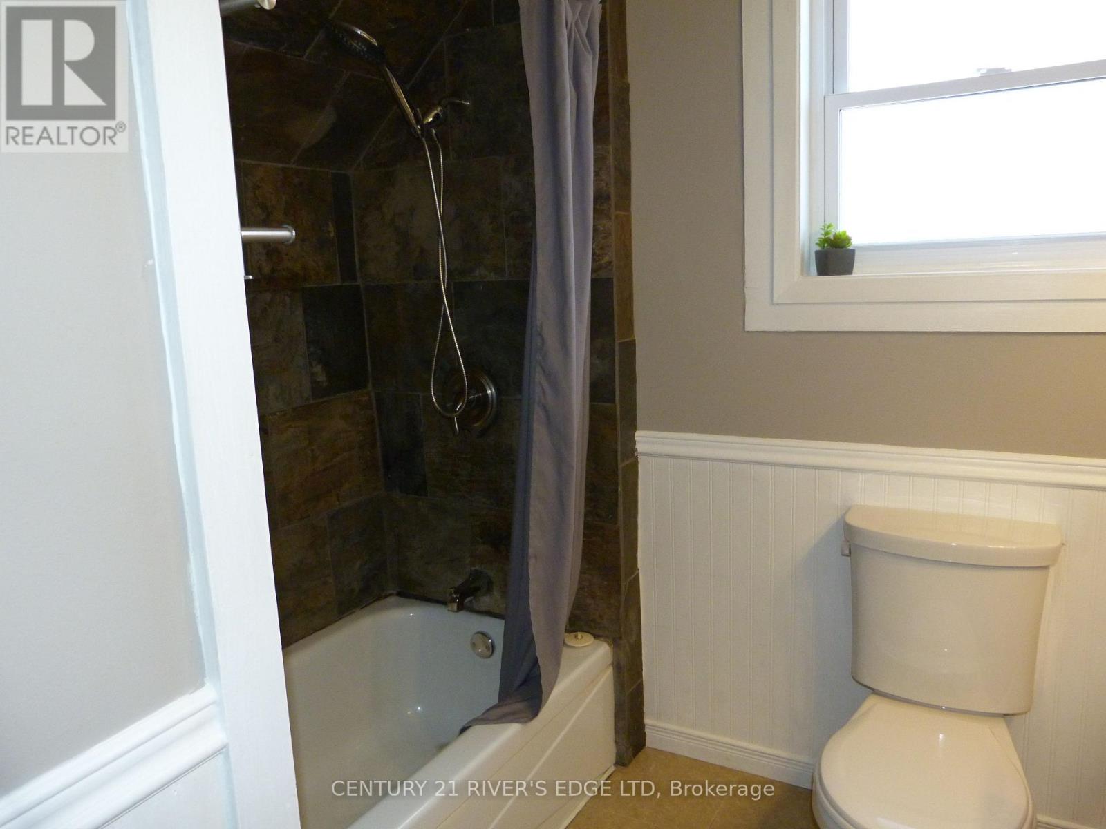 468 Gladstone Street N