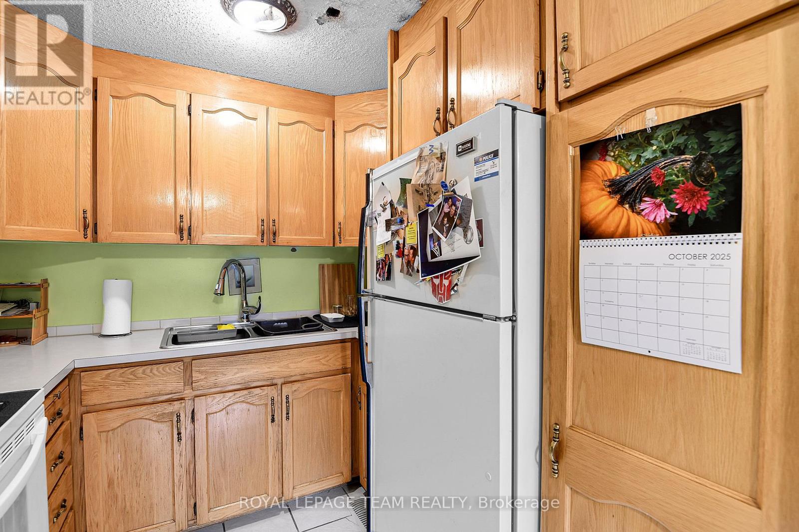 B - 902 Elmsmere Road