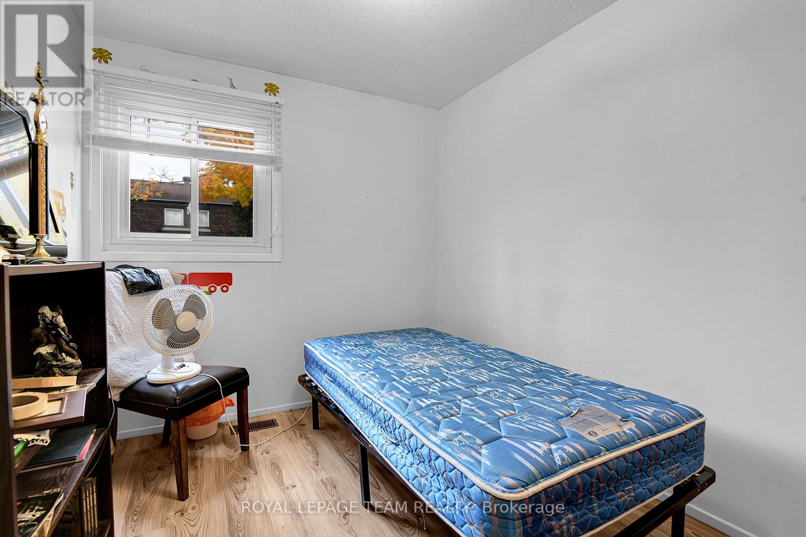 B - 902 Elmsmere Road