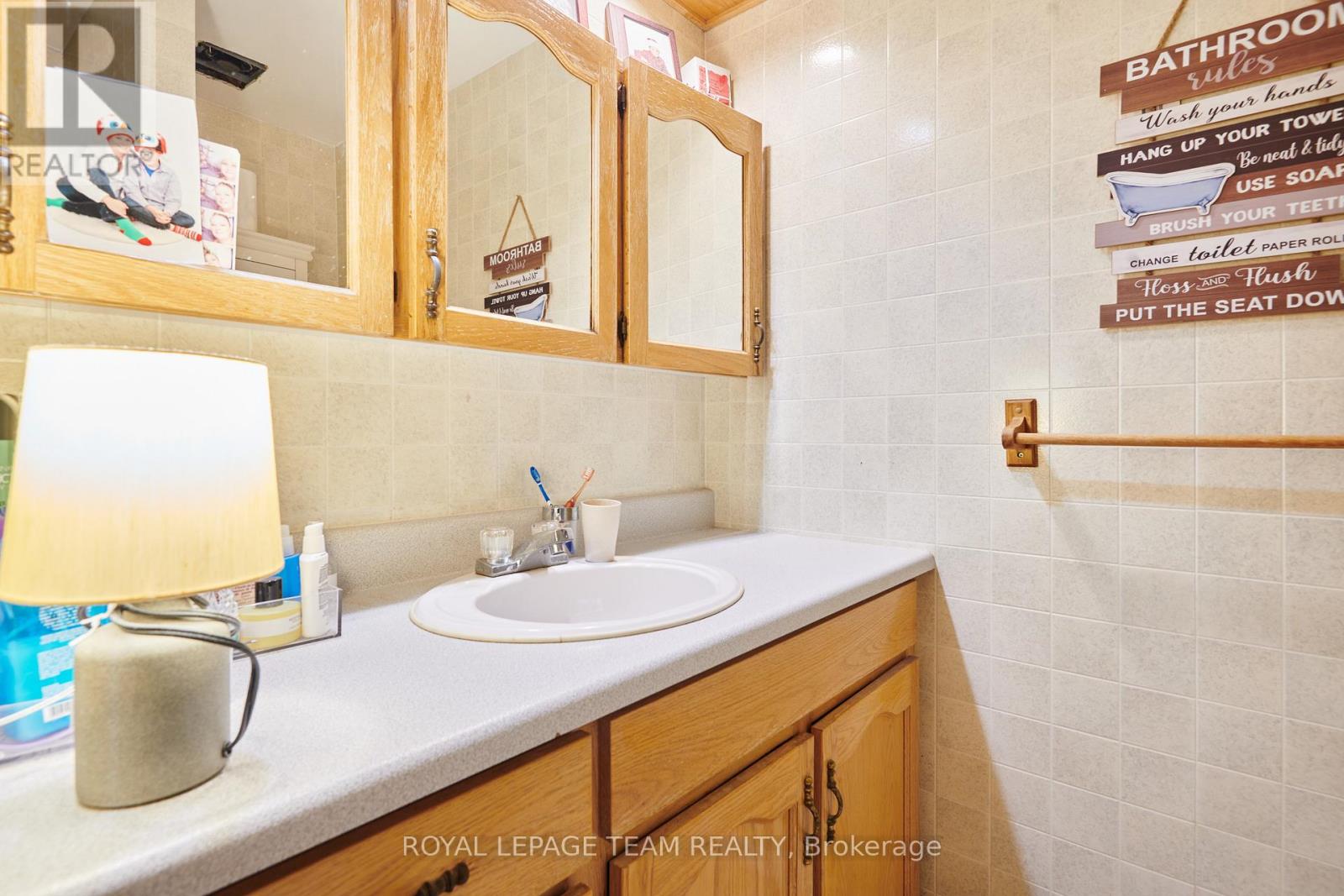 B - 902 Elmsmere Road