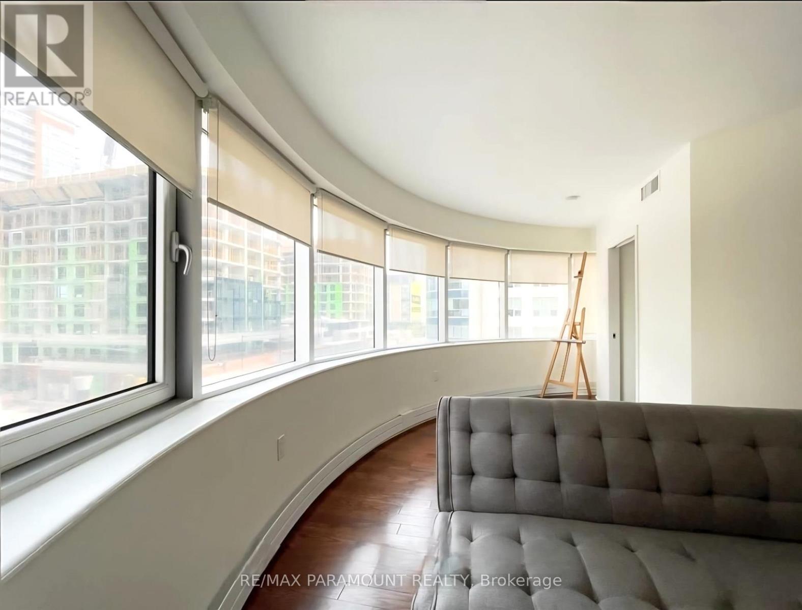 404 - 234 Rideau Street