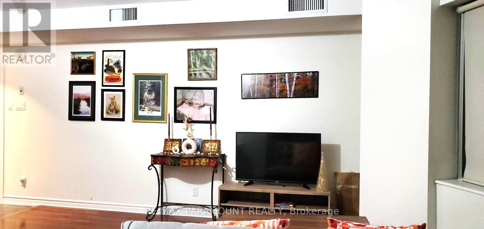 404 - 234 Rideau Street